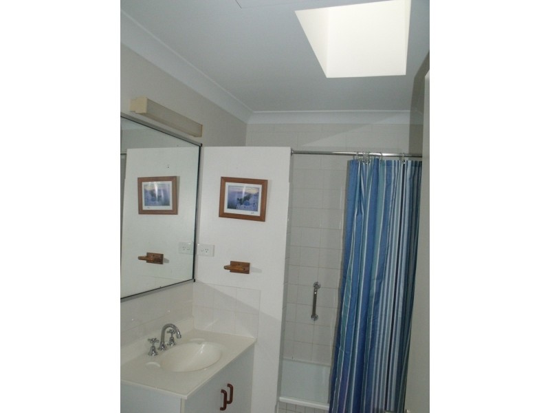 8/28 Island Drive, Cannonvale QLD 4802