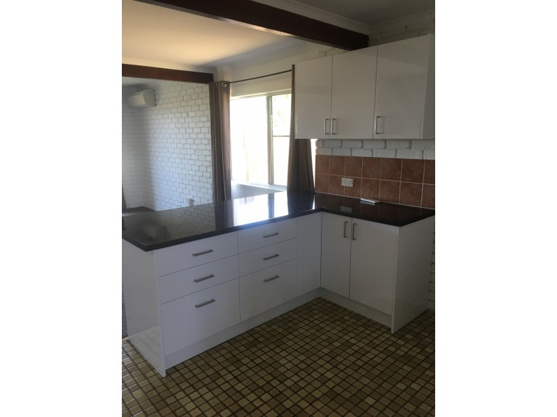 1/15 Woomerah Ave, Cannonvale QLD 4802
