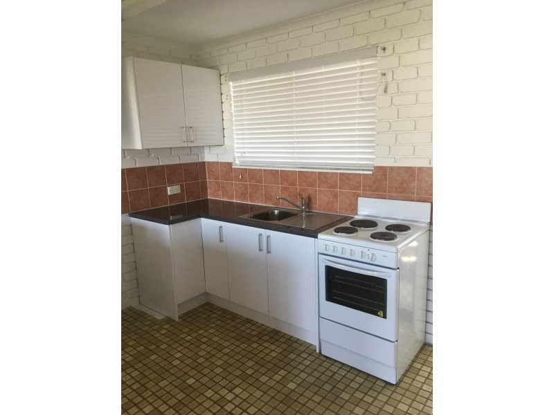1/15 Woomerah Ave, Cannonvale QLD 4802