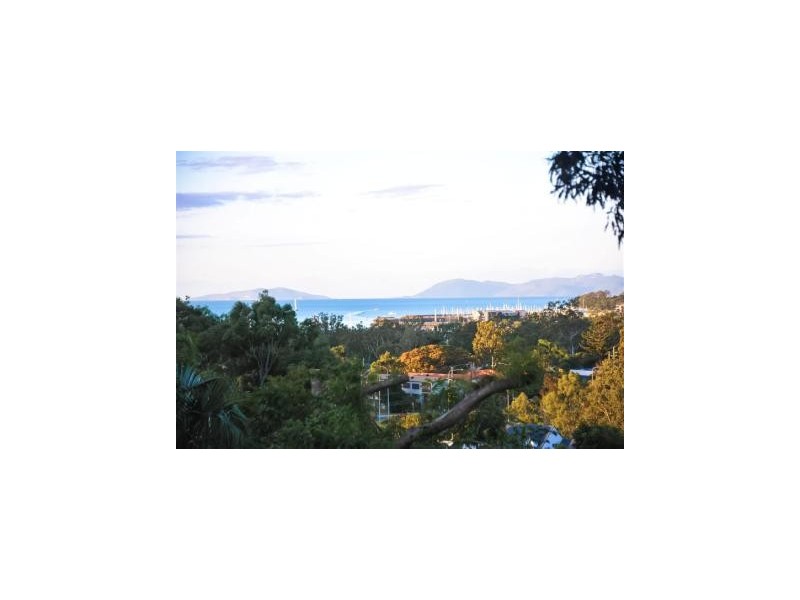 1/15 Woomerah Ave, Cannonvale QLD 4802
