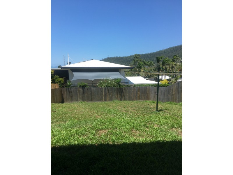 1/15 Woomerah Ave, Cannonvale QLD 4802
