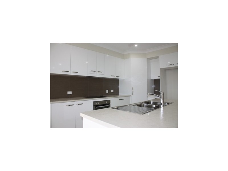 11 Endeavour Circuit, Cannonvale QLD 4802