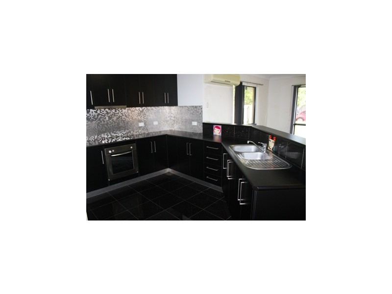 2/32 Banksia Court, Cannonvale QLD 4802