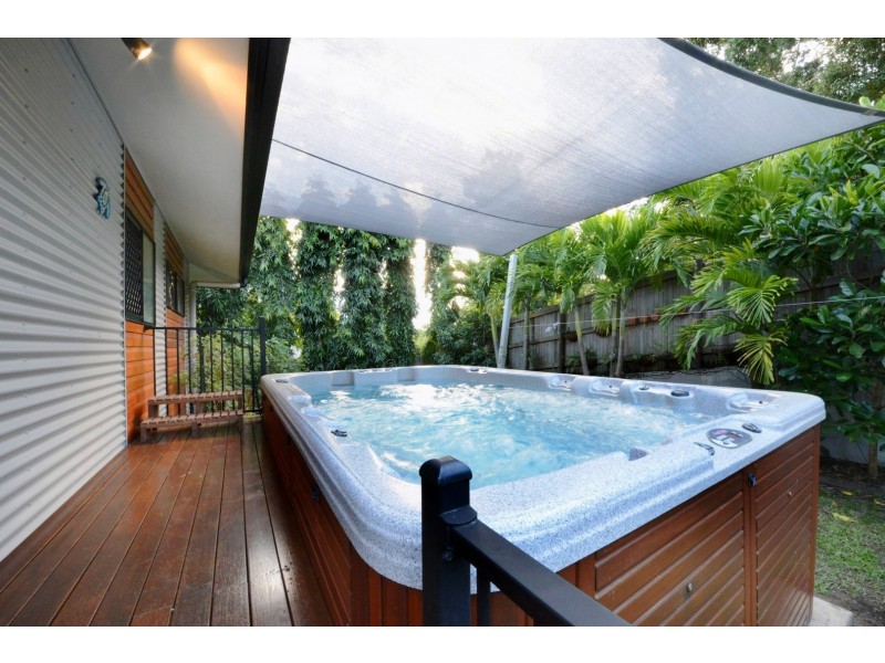 37 Eshelby Drive, Cannonvale QLD 4802