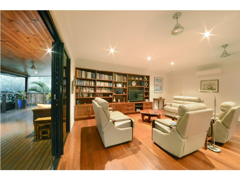 37 Eshelby Drive, Cannonvale QLD 4802