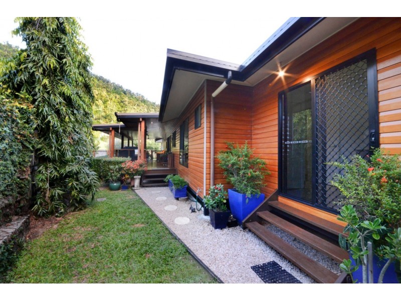 37 Eshelby Drive, Cannonvale QLD 4802