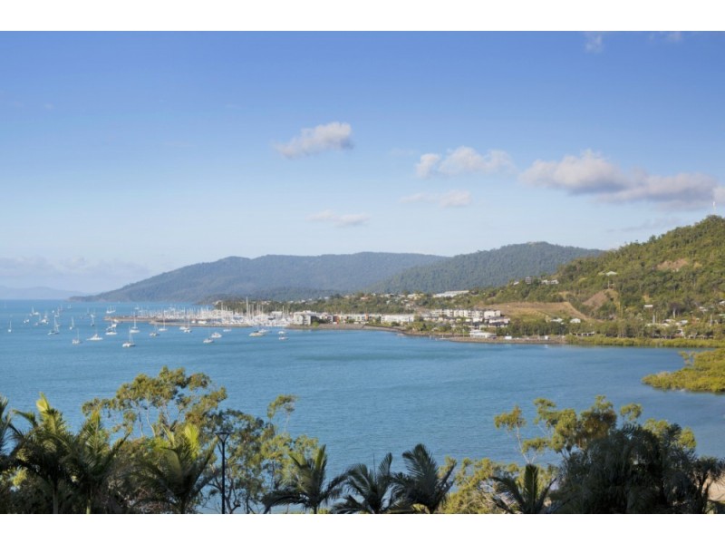 2 Stewart Drive, Cannonvale QLD 4802