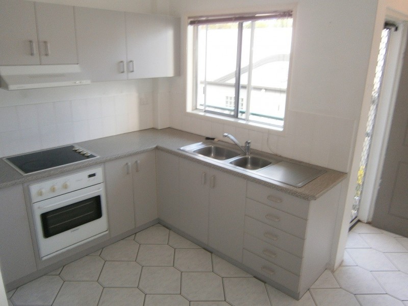 2C/10 Island Drive, Cannonvale QLD 4802