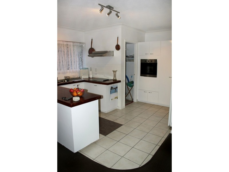 18/2 Eshelby Drive, Cannonvale QLD 4802