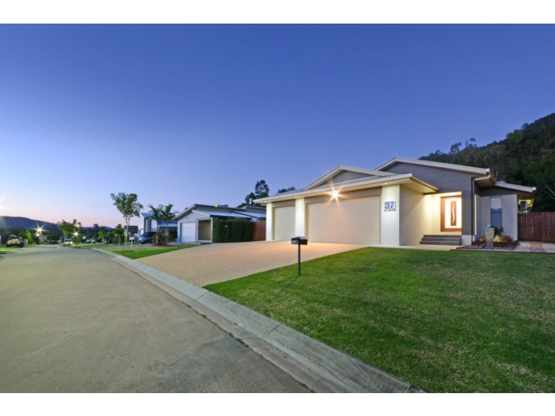 37 Endeavour Circuit, Cannonvale QLD 4802