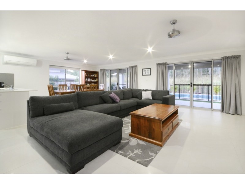 33 Endeavour Circuit, Cannonvale QLD 4802