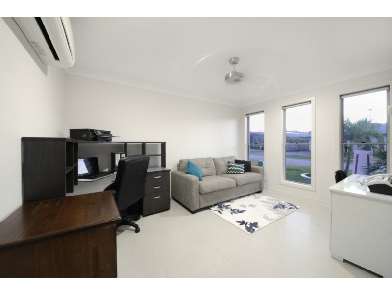 33 Endeavour Circuit, Cannonvale QLD 4802