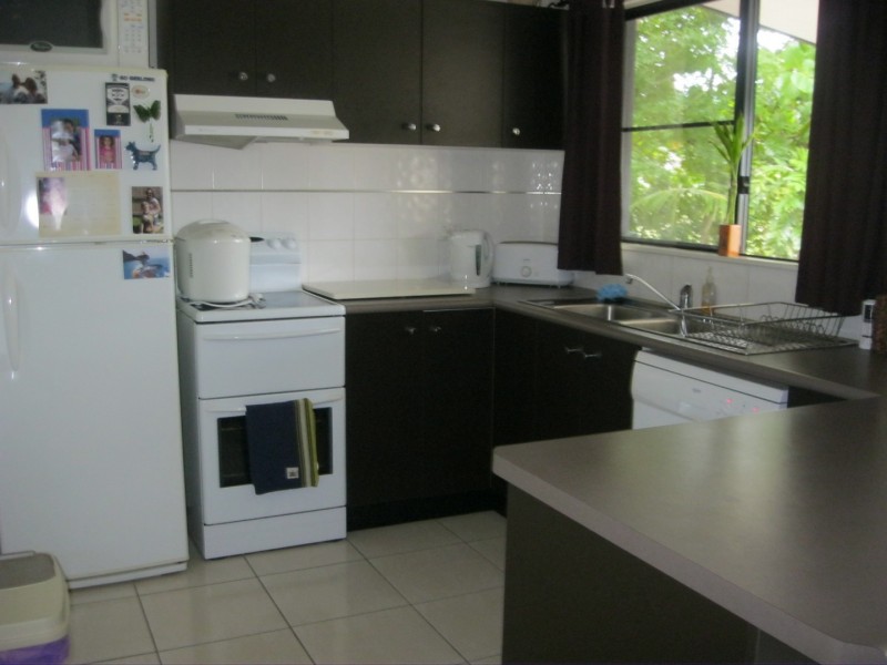 4/82 Country Road, Cannonvale QLD 4802