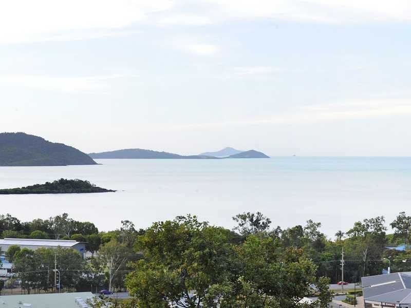 5 Woodwark Crescent, Cannonvale QLD 4802