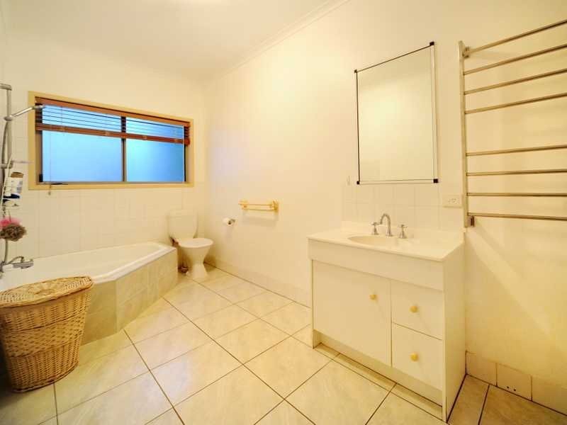 5 Woodwark Crescent, Cannonvale QLD 4802
