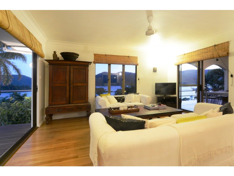 6 Shutehaven Close, Shute Harbour QLD 4802