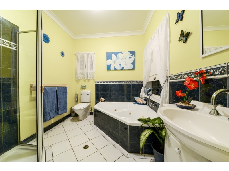 13 Roseric Crescent, Hideaway Bay QLD 4800