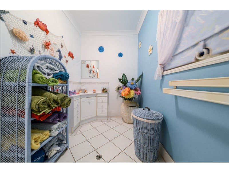 13 Roseric Crescent, Hideaway Bay QLD 4800