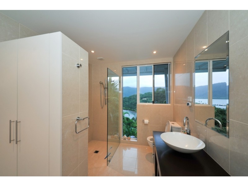 16 Harbour Avenue, Shute Harbour QLD 4802