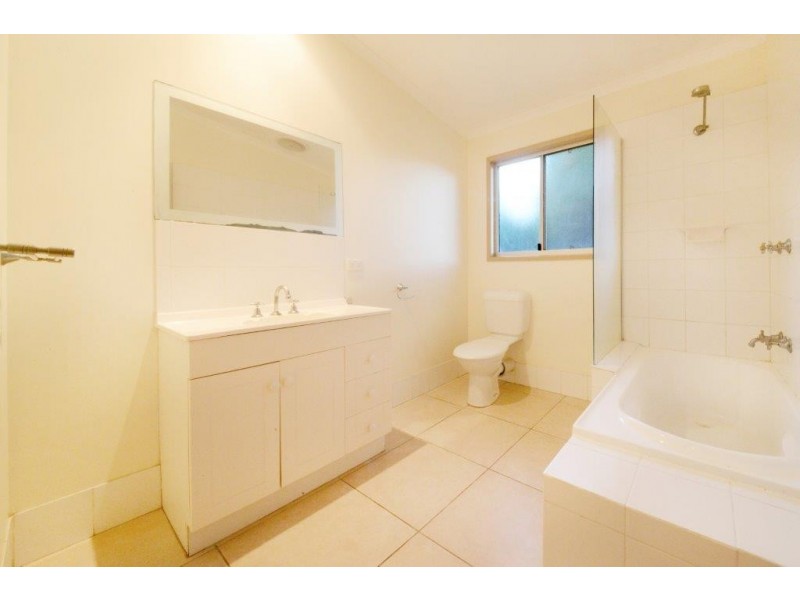 2 Picaninni Close, Cannonvale QLD 4802