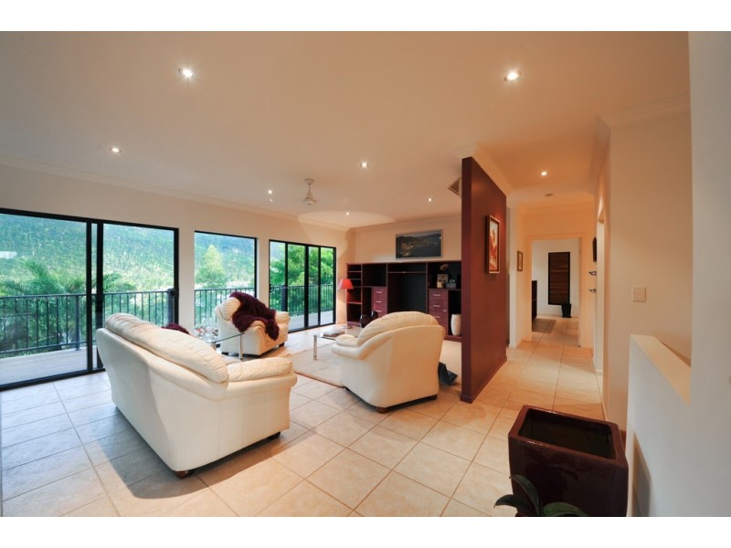 27/14 Hamilton Avenue, Cannonvale QLD 4802