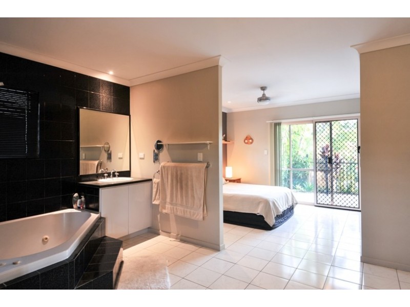 16 Panoramic Court, Cannonvale QLD 4802