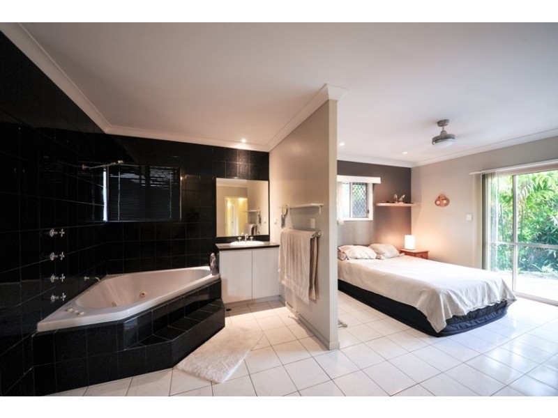 16 Panoramic Court, Cannonvale QLD 4802