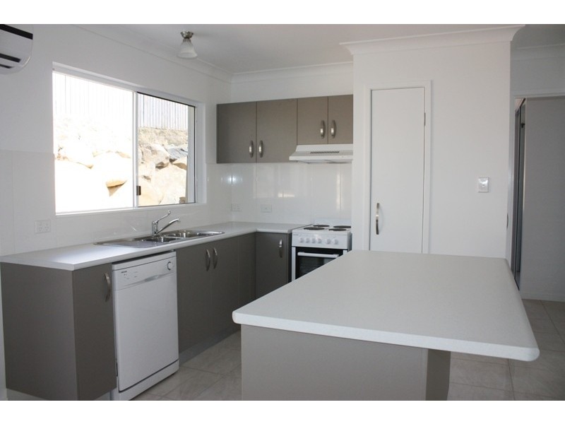 1/9 Amarula Place, Cannonvale QLD 4802