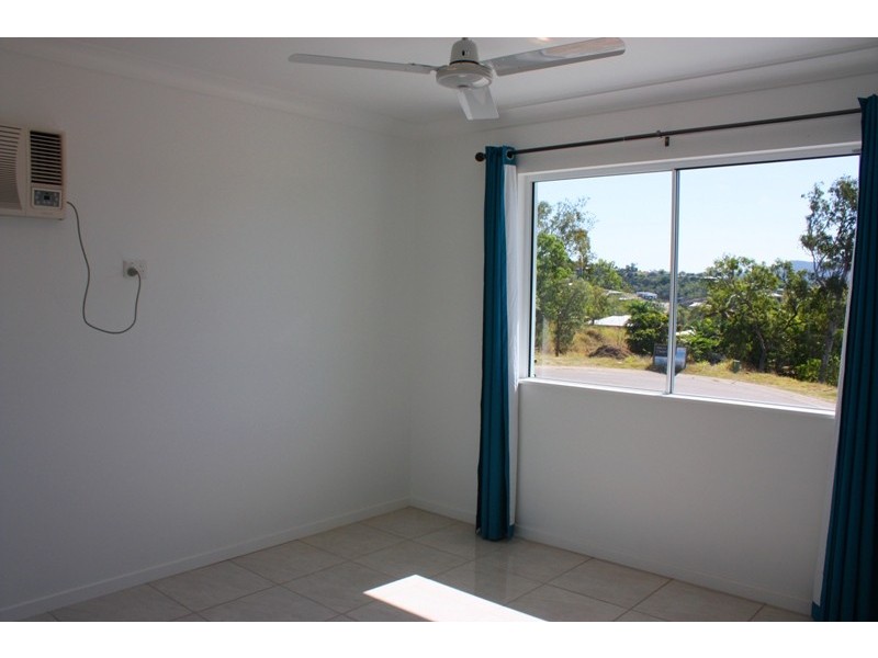 1/9 Amarula Place, Cannonvale QLD 4802