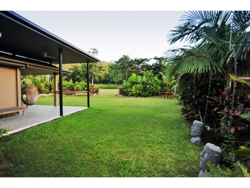 80 Abell Road, Cannonvale QLD 4802