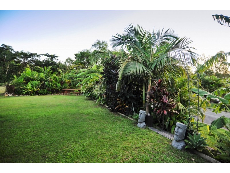 80 Abell Road, Cannonvale QLD 4802