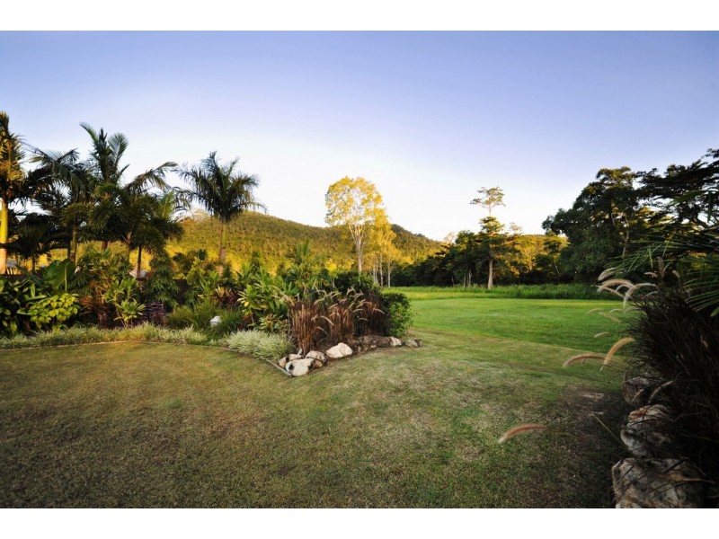 80 Abell Road, Cannonvale QLD 4802