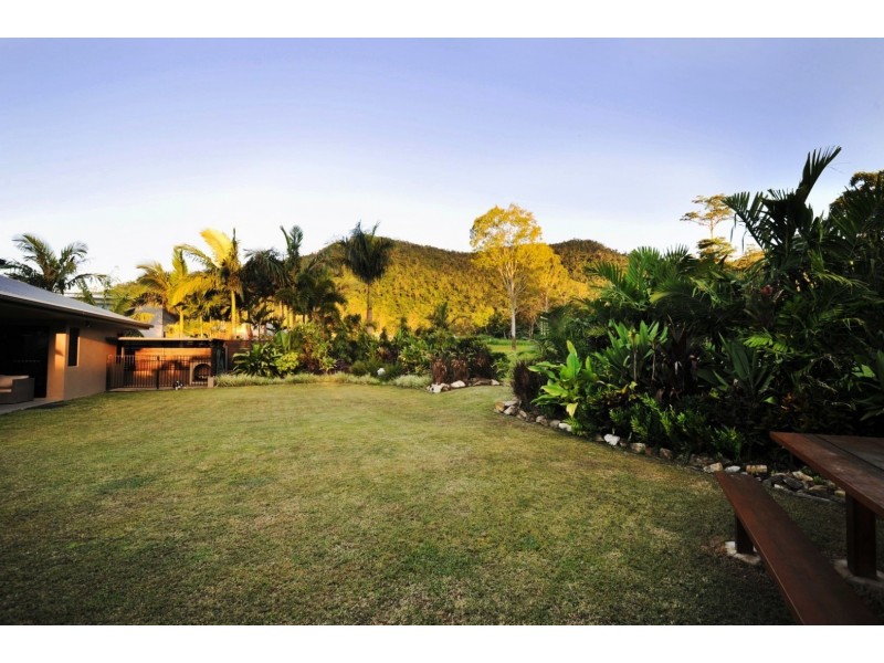 80 Abell Road, Cannonvale QLD 4802
