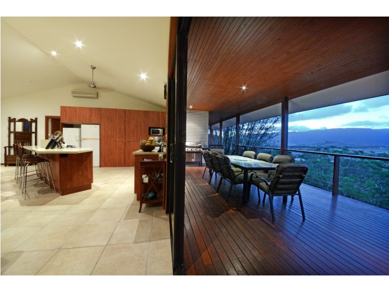 132 Stanley Drive, Cannonvale QLD 4802