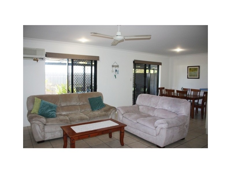 1/18 Banksia Court, Cannonvale QLD 4802