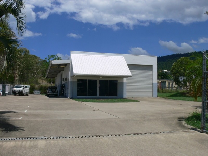 9 Garema Street, Cannonvale QLD 4802