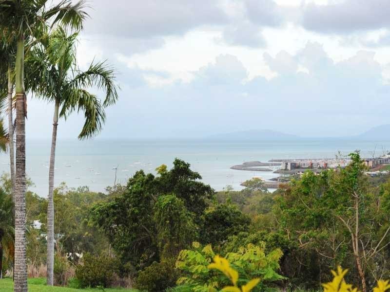 18 Illawong Street, Cannonvale QLD 4802