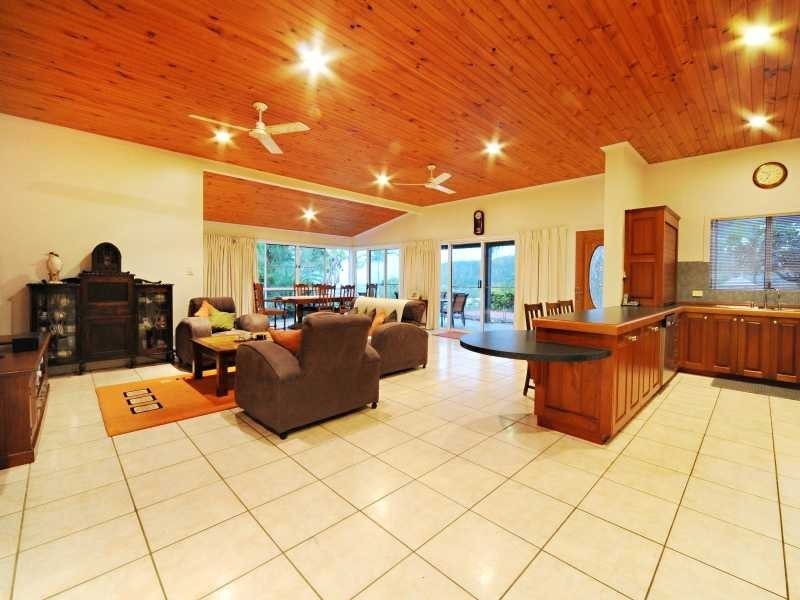 18 Illawong Street, Cannonvale QLD 4802