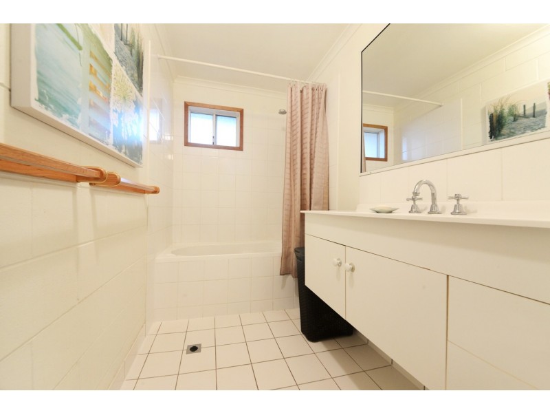 11/3 Eshelby Drive, Cannonvale QLD 4802