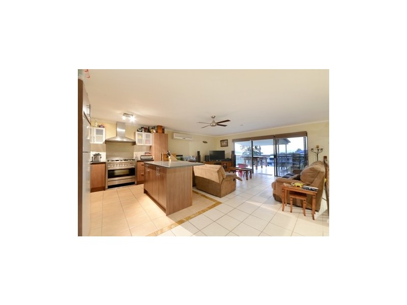 38 Island Drive, Cannonvale QLD 4802
