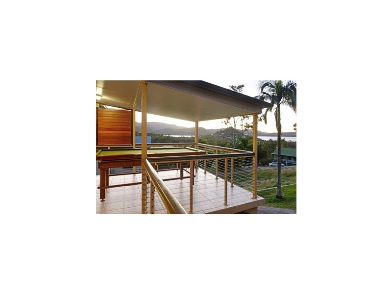 38 Island Drive, Cannonvale QLD 4802