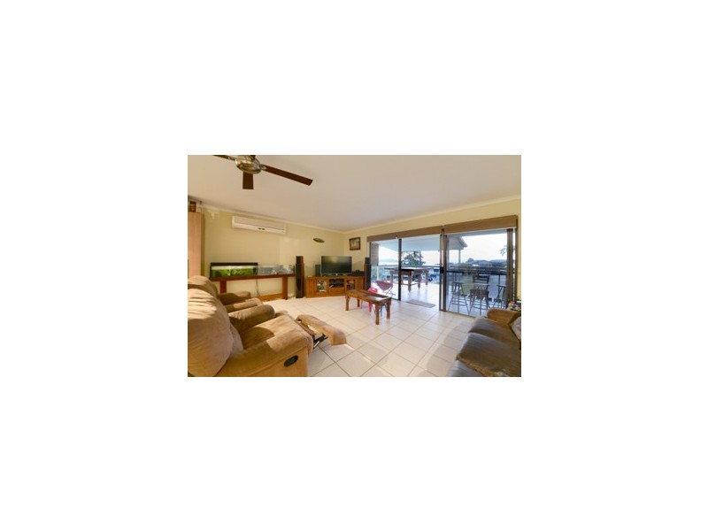 38 Island Drive, Cannonvale QLD 4802
