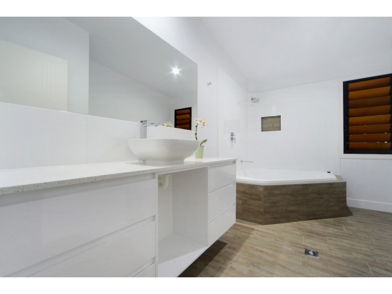 12/13 Border Drive, Cannonvale QLD 4802