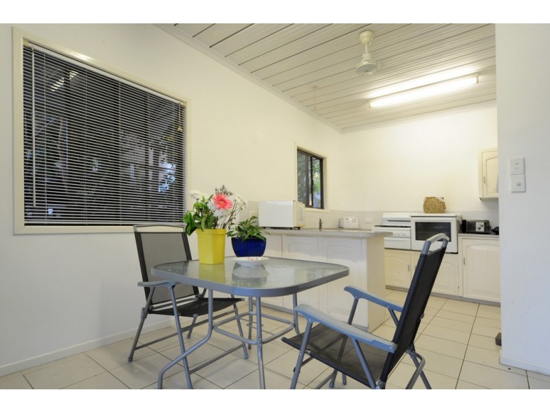 4 Balaka Street, Cannonvale QLD 4802