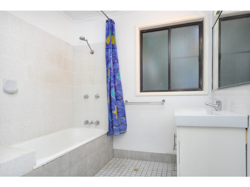 4 Balaka Street, Cannonvale QLD 4802