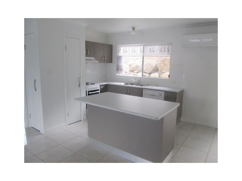 2/9 Amarula Drive, Cannonvale QLD 4802