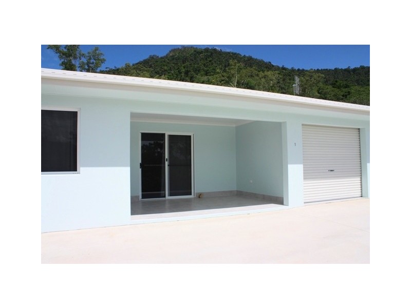 2/9 Amarula Drive, Cannonvale QLD 4802