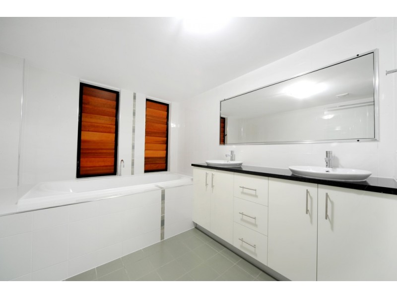 31B Kingfisher Tce, Jubilee Pocket QLD 4802