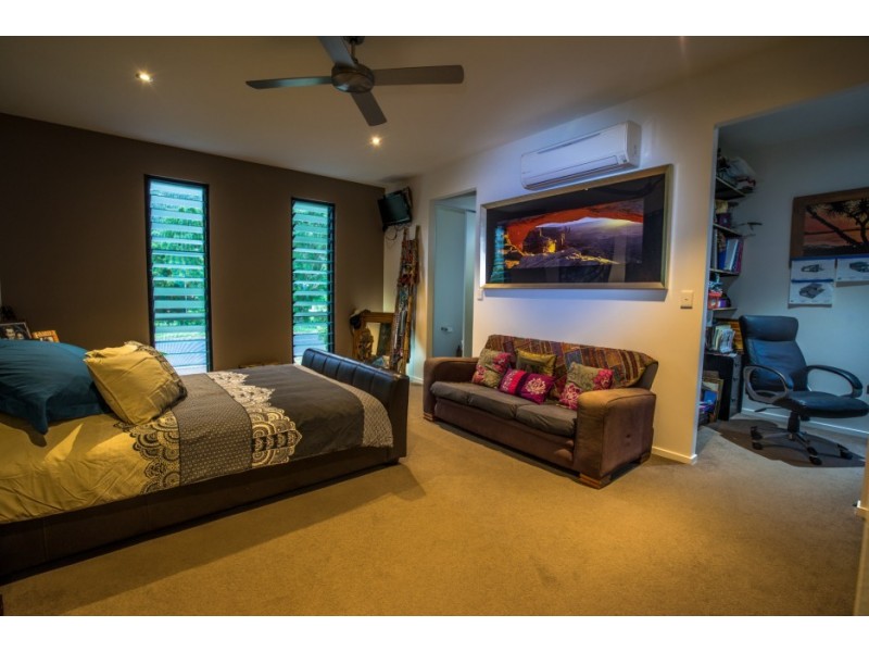 86 Gloucester Avenue, Hideaway Bay QLD 4800