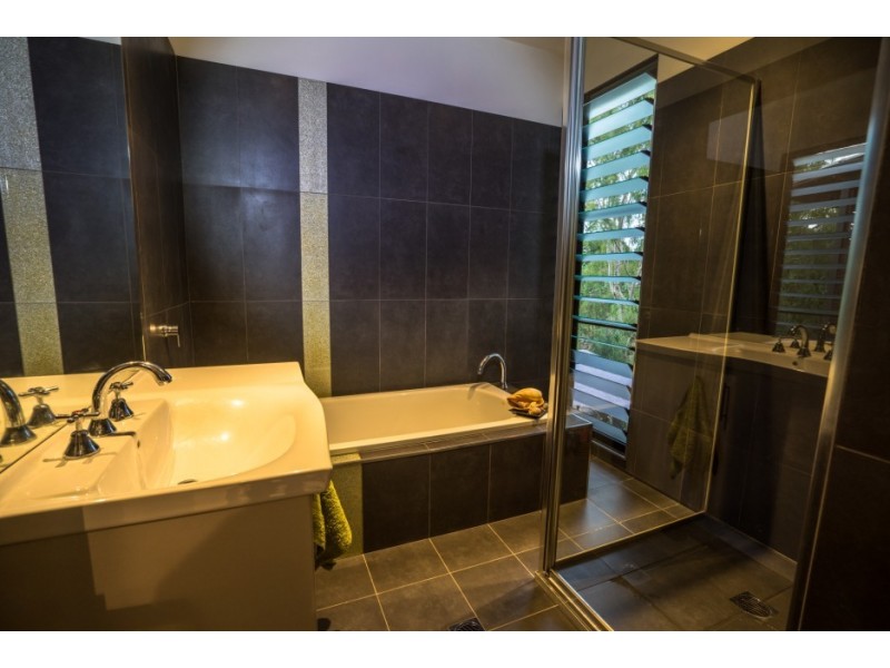 86 Gloucester Avenue, Hideaway Bay QLD 4800